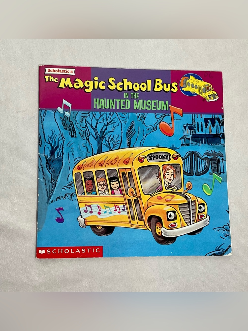 The Magic School Bus In The Haunted Museum: A Book About Sound by Linda Beech